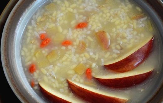 注重健康营养均衡 煮碗健康有营养的小米粥