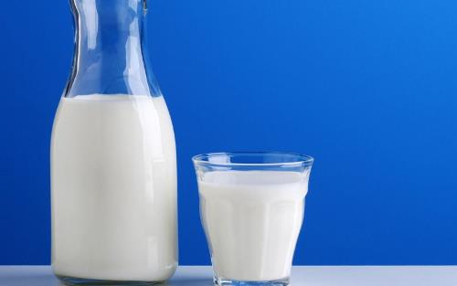 牛奶各式各样 选择何种才好-八福集