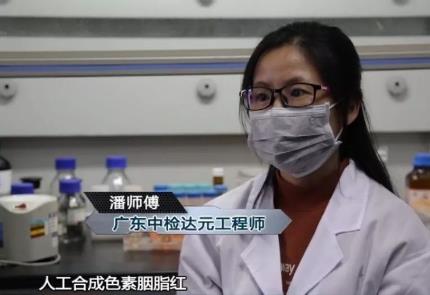 无良商贩用色素给三苏红鱼上色,用手轻轻一摸,手还会被染红