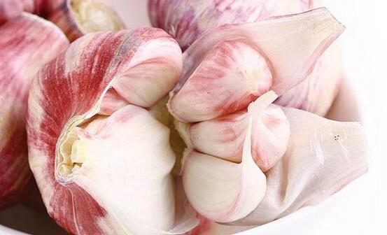食用大蒜小常识 大蒜搭配养生功效更佳-八福集