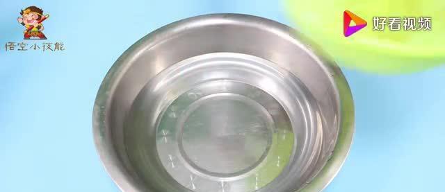 菜篮子缝隙难清洗?倒点白醋和淀粉,菜篮子的油污都洗净-八福集