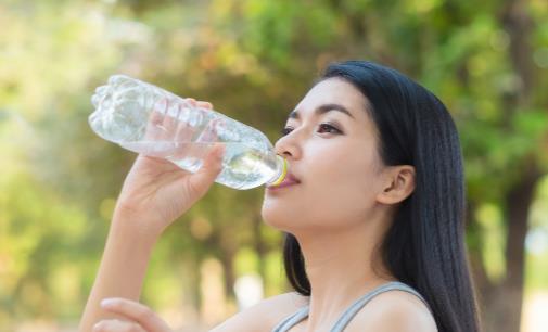 饮食上常见的几个误区 并不是褐色面包就是全麦面包-八福集