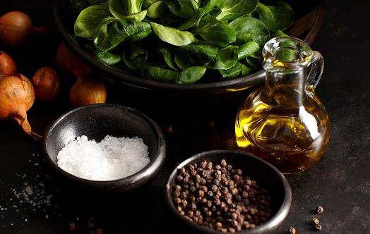 选厨房用油 应依低温中温高温等不同烹调方式来预备-八福集