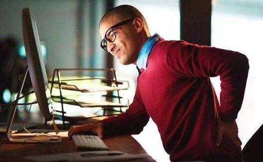 白领长时间的久坐腰部疼痛 改善久坐腰疼的方法-八福集