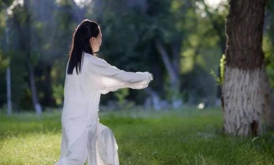 老人适当运动的好处 适合老年人的五项运动-八福集