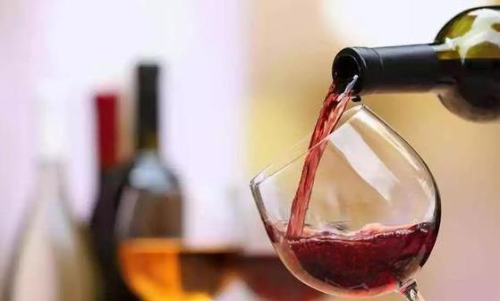 女人喝葡萄酒养生 常喝葡萄酒的7个好处-八福集