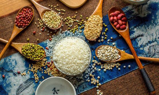 粗粮虽好小心过量伤害老年人身体 适合老年人的粗粮饮料-八福集