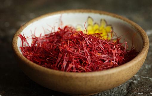 藏红花可以调理月经吗 喝了藏红花月经一直不干净怎么办-八福集