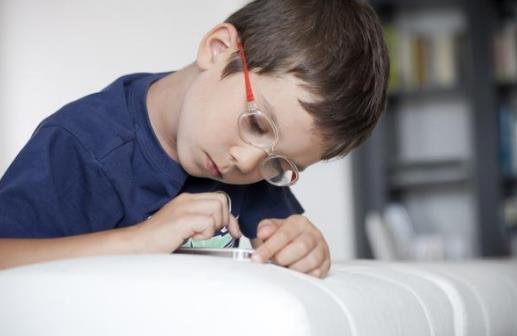 这些近视患儿适合戴隐形眼镜-八福集