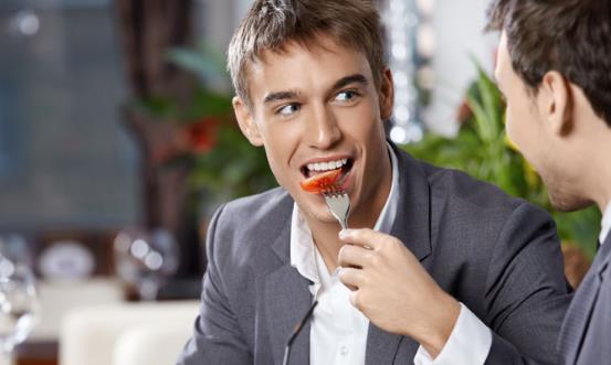 男人每顿吃太饱危害 吃的太饱“撑”出10种病-八福集