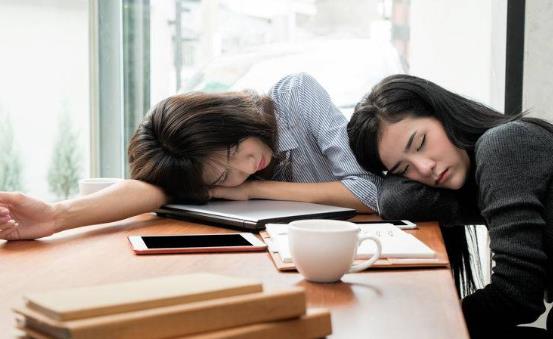 中午不睡下午崩溃 科学午睡有技巧-八福集