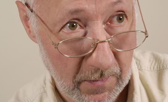 老人选配老花镜的五大注意事项