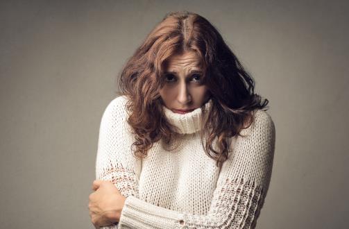 女性手脚冰凉是气血不足还是体虚 女性对寒冷更敏感-八福集