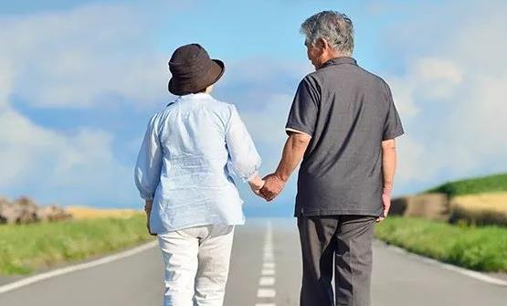 老人散步谨记四要领 最适合中老年人的散步方法