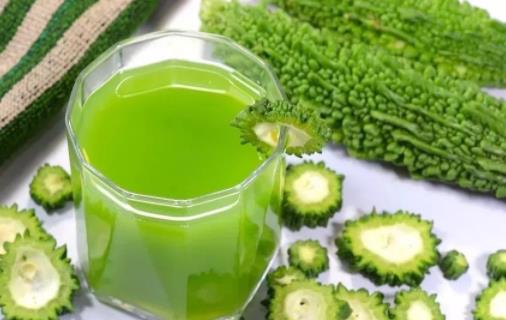 女人喝苦瓜水有什么好处 苦瓜汁敷脸可以祛痘吗-八福集