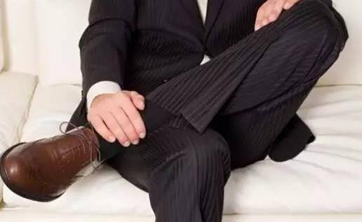 青少年跷二郎腿跷多了会怎样 怎样才能控制不跷二郎腿-八福集