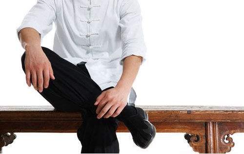 长期跷二郎腿的危害 跷二郎腿竟会升高血压-八福集