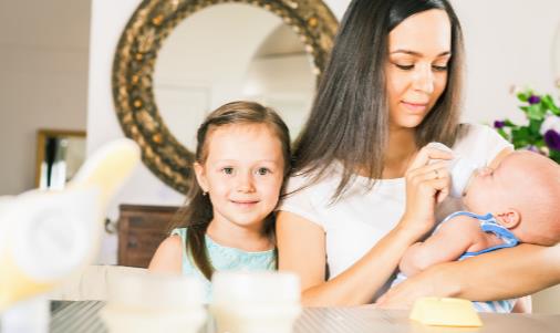 用吸奶器可刺激乳汁分泌 吸奶困难的解决方法-八福集