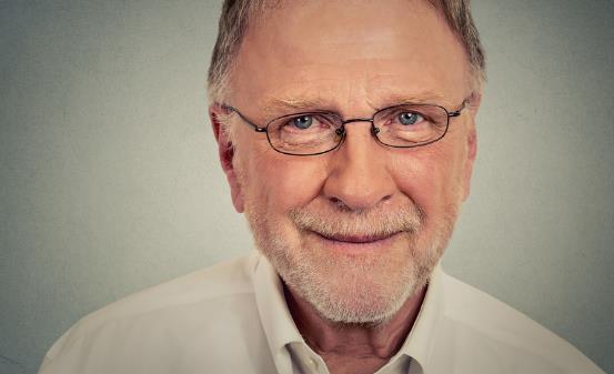 老人选配老花镜的五大注意事项