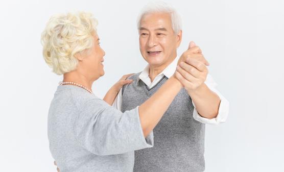 适合老人的春季七项运动 老人春季运动的注意事项-八福集