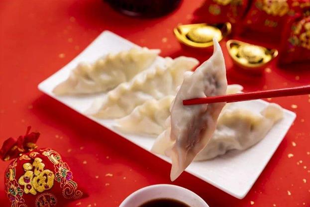 大年三十吃饺子吃素馅还是荤馅饺子 大年三十什么时候吃饺子好-八福集