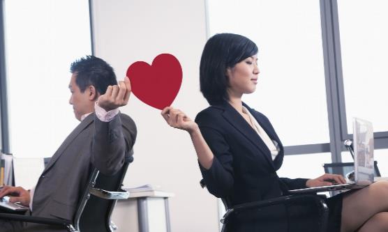 办公室恋情如何处理 办公室恋情有可能出现的问题-八福集