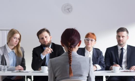 如何抓住面试官心理 能够帮助面试者消除紧张情绪的方法-八福集