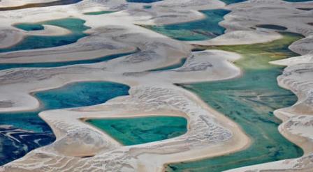 全球最美假沙漠海岸奇观 百里沙漠里能游泳-八福集