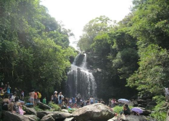 中国最恐怖的瀑布一泉瀑布 下雨天会出现新娘身影 还被拍成了电影