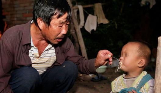 70岁老人娶20岁智障女,并生育两个孩子