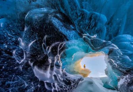 冰岛的冰洞又称大冰洞、蓝冰洞 全天然形成非常美丽-八福集