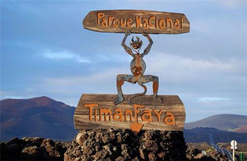 惊呆了,西班牙一家餐厅在,火山口上开烧烤