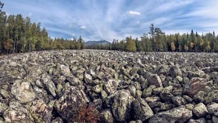 俄罗斯奇特石头河 6公里见不到一滴水 却有流水声-八福集