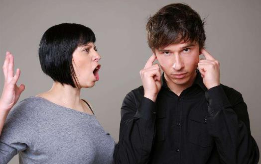 女人过度敏感多疑很可怕 猜忌是婚姻破裂的开始-八福集