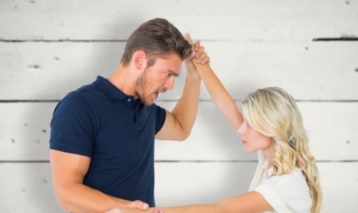 判断家暴男人的心理 远离家暴的危害-八福集