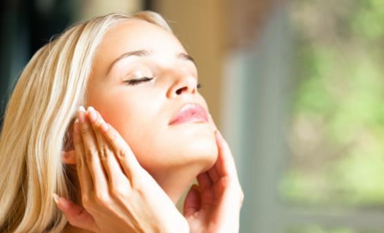 脸上毛孔粗大怎么办 八招助你改善毛孔粗大问题-八福集