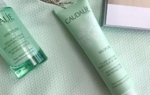 涂了精华可以不涂乳液吗 乳液和面霜可以一起使用吗