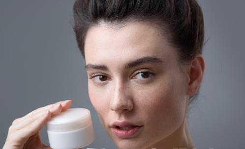 如何让你的肌肤去黄美白 七个小常识让肌肤更透白-八福集