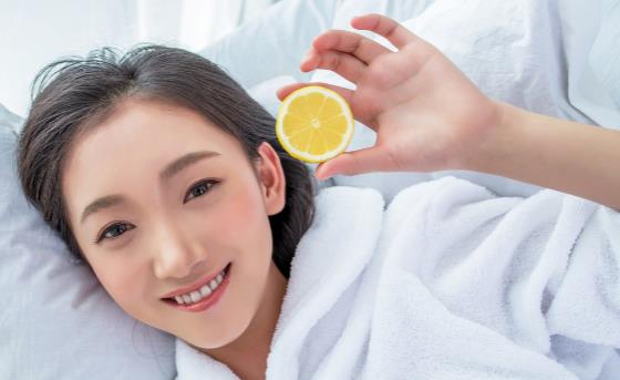 收缩毛孔很简单 但需注意不要过分依赖紧肤水-八福集