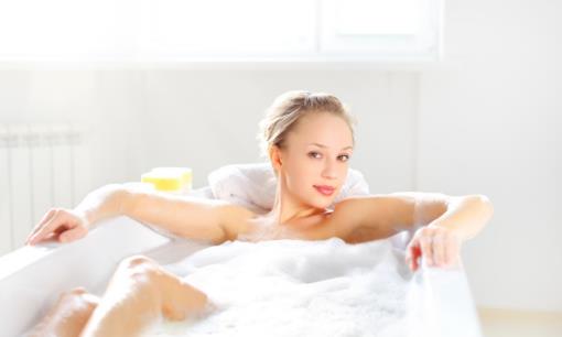 牛奶洗澡能美白吗 牛奶美白的小方法揭秘-八福集