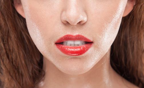 鼻子总是爱出油怎么办 T区出油需要全面护理-八福集