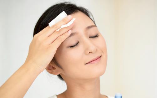 早晨能水嫩一整天的护肤步骤 不同肤质保湿方法各不同-八福集