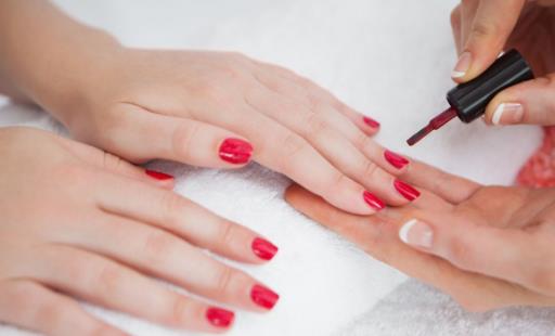 女性常涂指甲油的五大危害 避免指甲油危害的方法-八福集