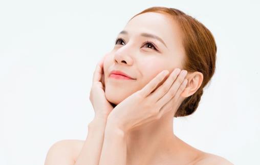 刷酸后脸上长了好多小痘痘正常吗 刷酸后脸上爆痘怎么办-八福集