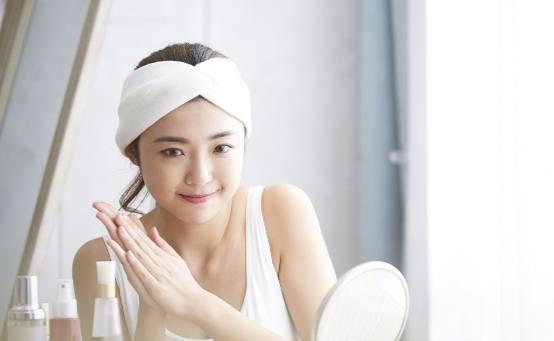 冬季皮肤干燥要怎么保湿 大干皮的冬日抗干作战-八福集