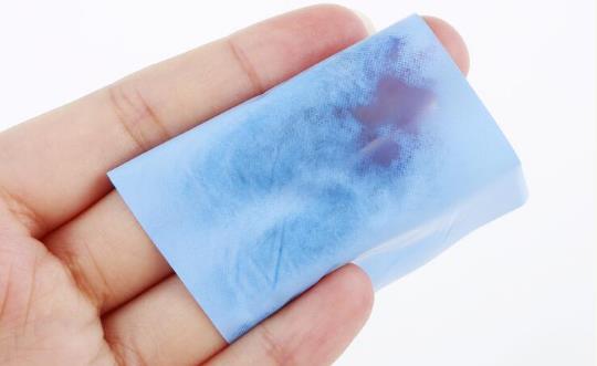 脸部吸油纸有什么作用 吸油纸的正确使用方法-八福集