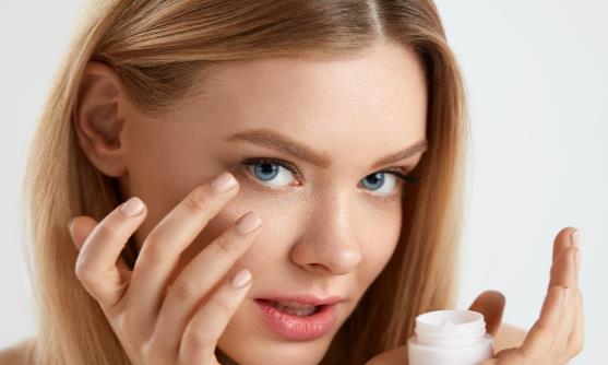 脸上水肿就显胖 教你快速解决早晨浮肿脸更显瘦-八福集