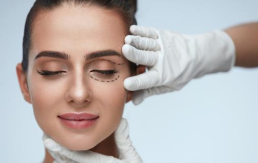 轻松赶走眼袋的方法推荐 快速去眼袋的小窍门-八福集