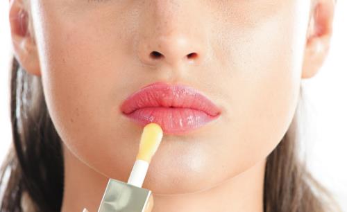 嘴唇干燥脱皮怎么办 推荐冬季唇部的护理方法-八福集