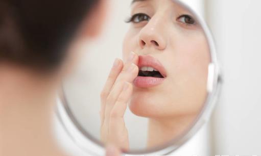 快来get唇部护理3不要法则 远离护唇六大护理误区-八福集